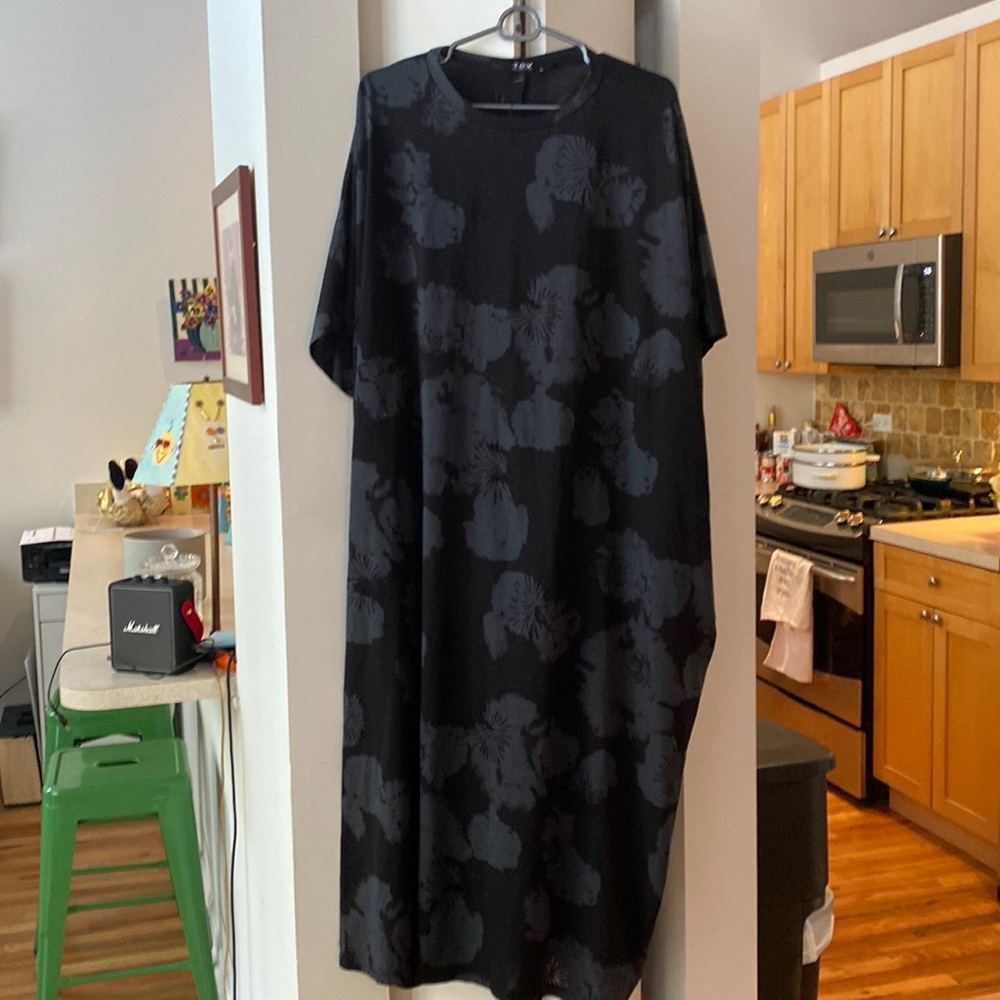 Tov floral burnout dress, batwing sleeves, pockets, gathered detail in back
